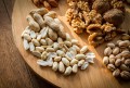 Anumite tipuri de nuci ar putea scădea riscul recidivei cancerului colorectal